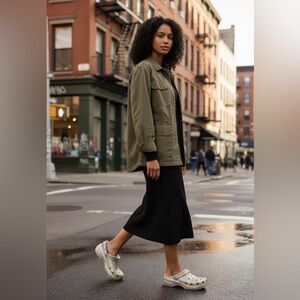 CROCS Women's Platform Silver and Gold Glitter Classic Clog Size 8